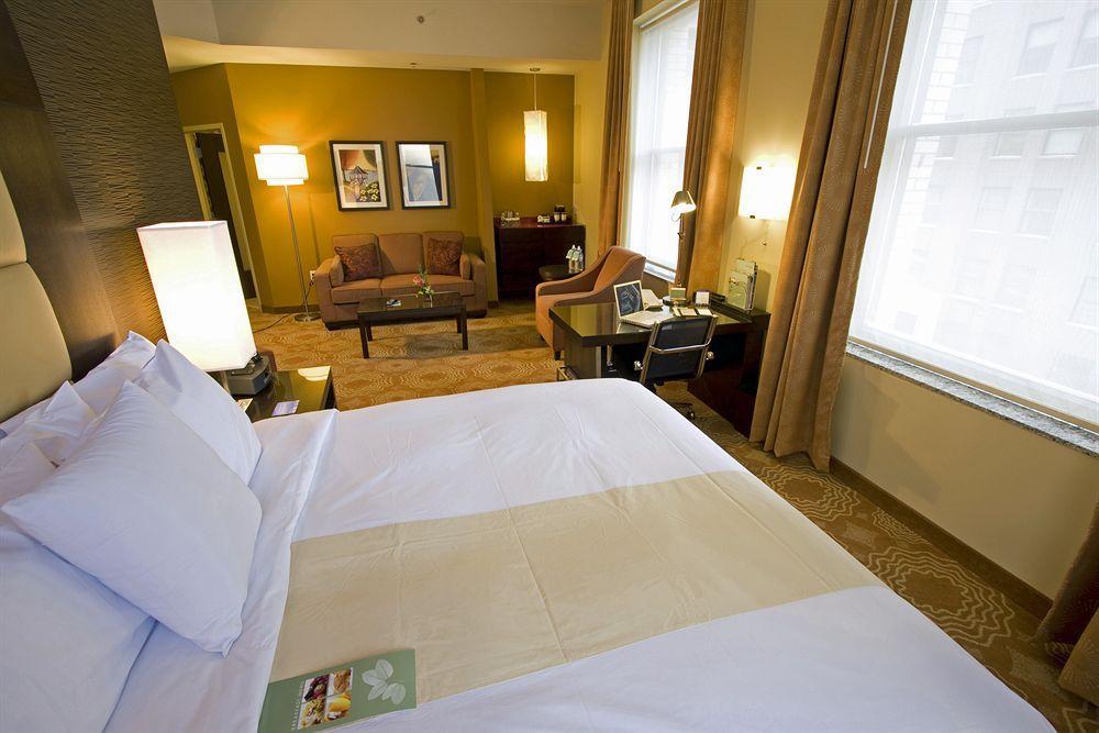 Brooklyn Center Hotel & Conference Center Extérieur photo
