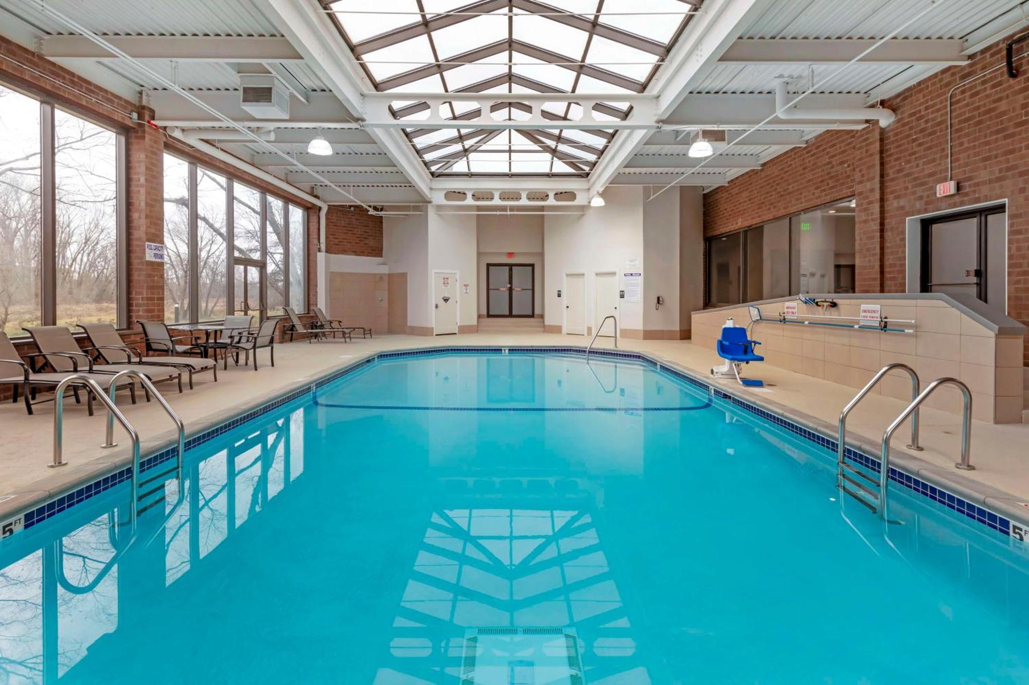 Brooklyn Center Hotel & Conference Center Extérieur photo