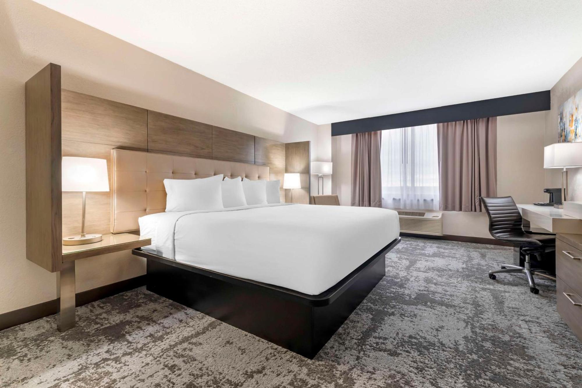 Brooklyn Center Hotel & Conference Center Extérieur photo