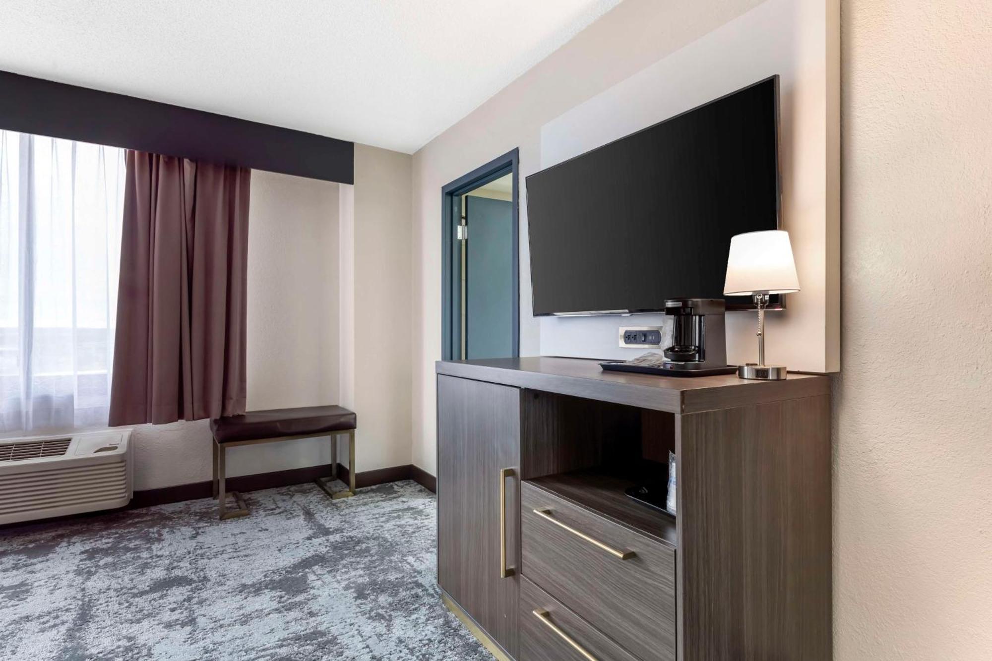 Brooklyn Center Hotel & Conference Center Extérieur photo