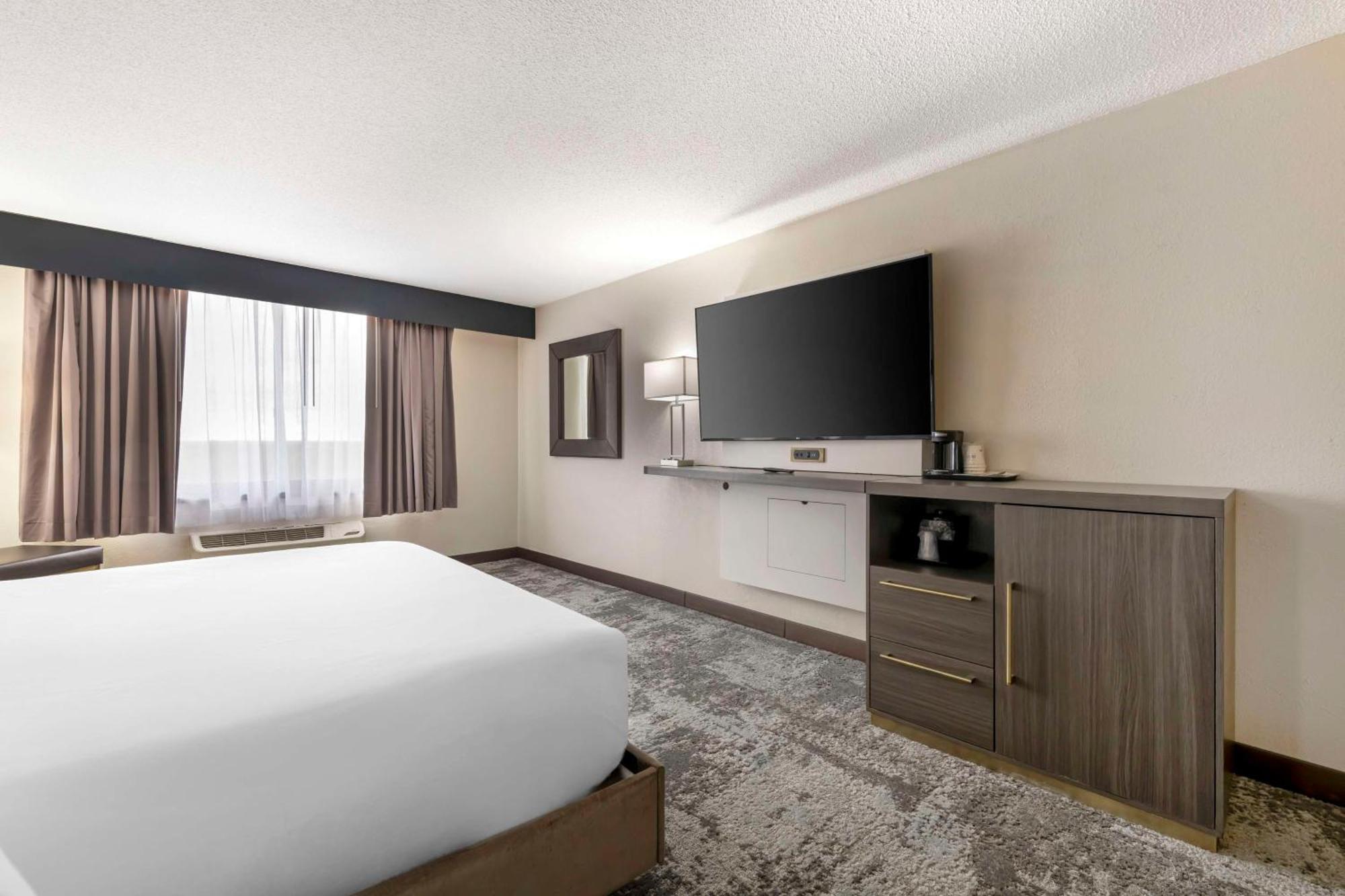 Brooklyn Center Hotel & Conference Center Extérieur photo