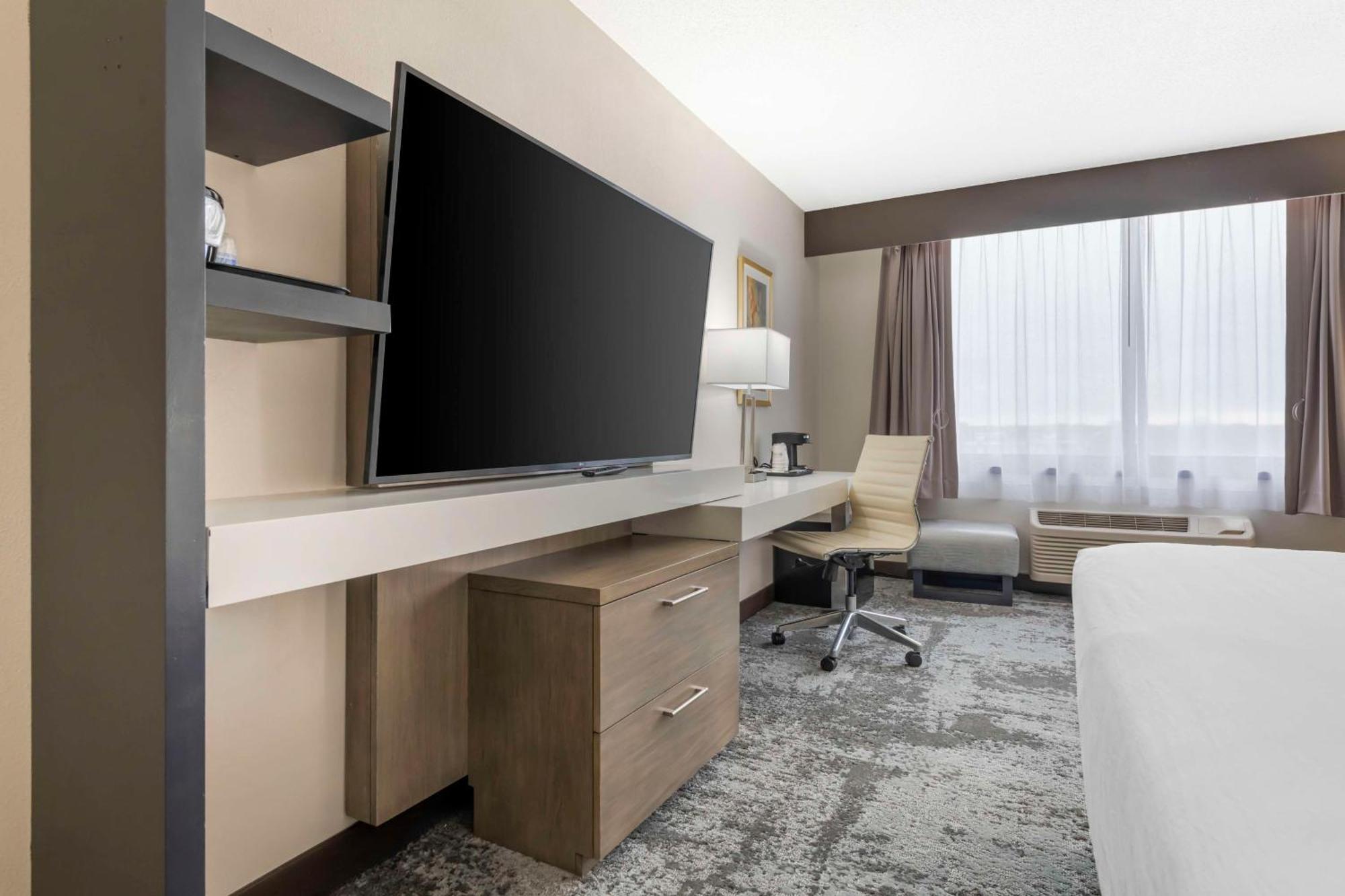 Brooklyn Center Hotel & Conference Center Extérieur photo