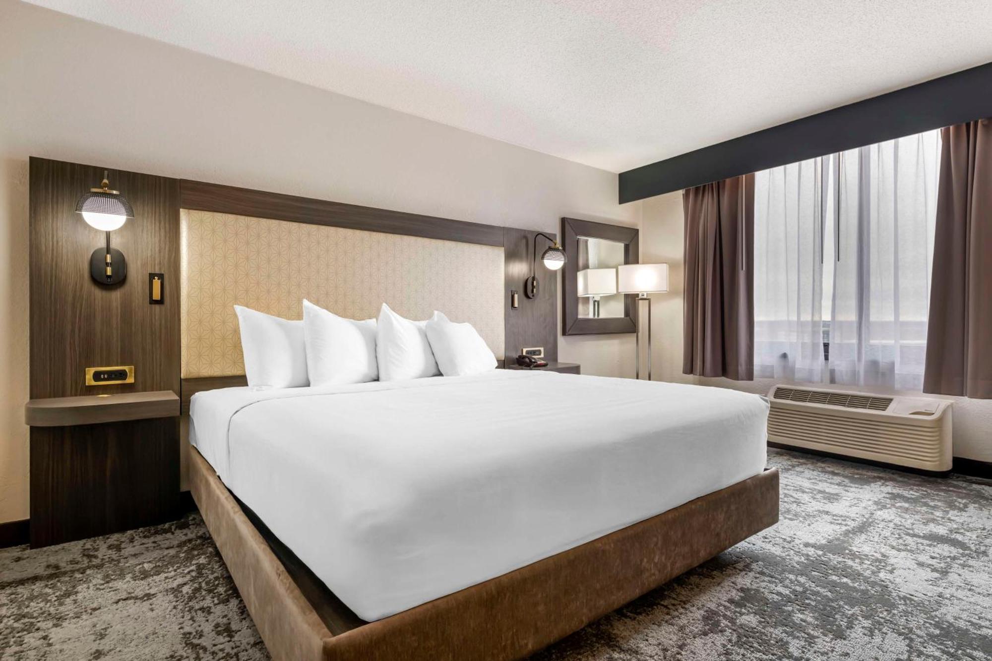 Brooklyn Center Hotel & Conference Center Extérieur photo