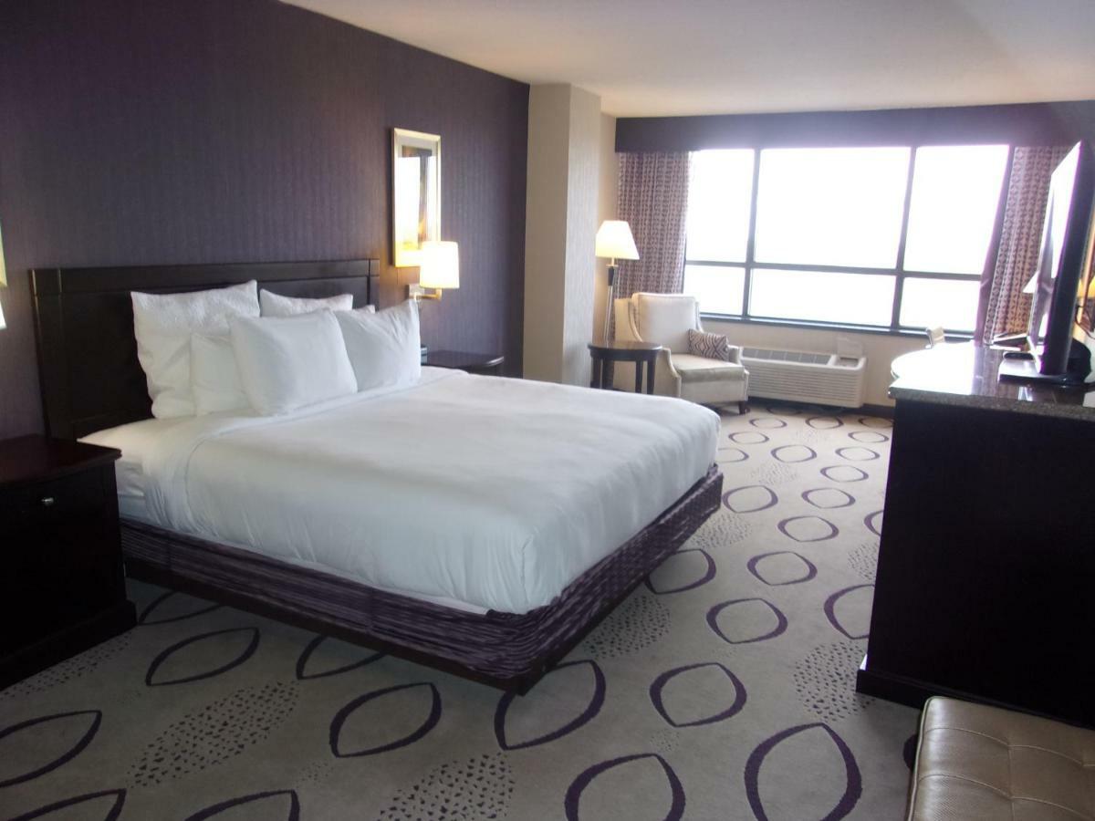 Brooklyn Center Hotel & Conference Center Extérieur photo