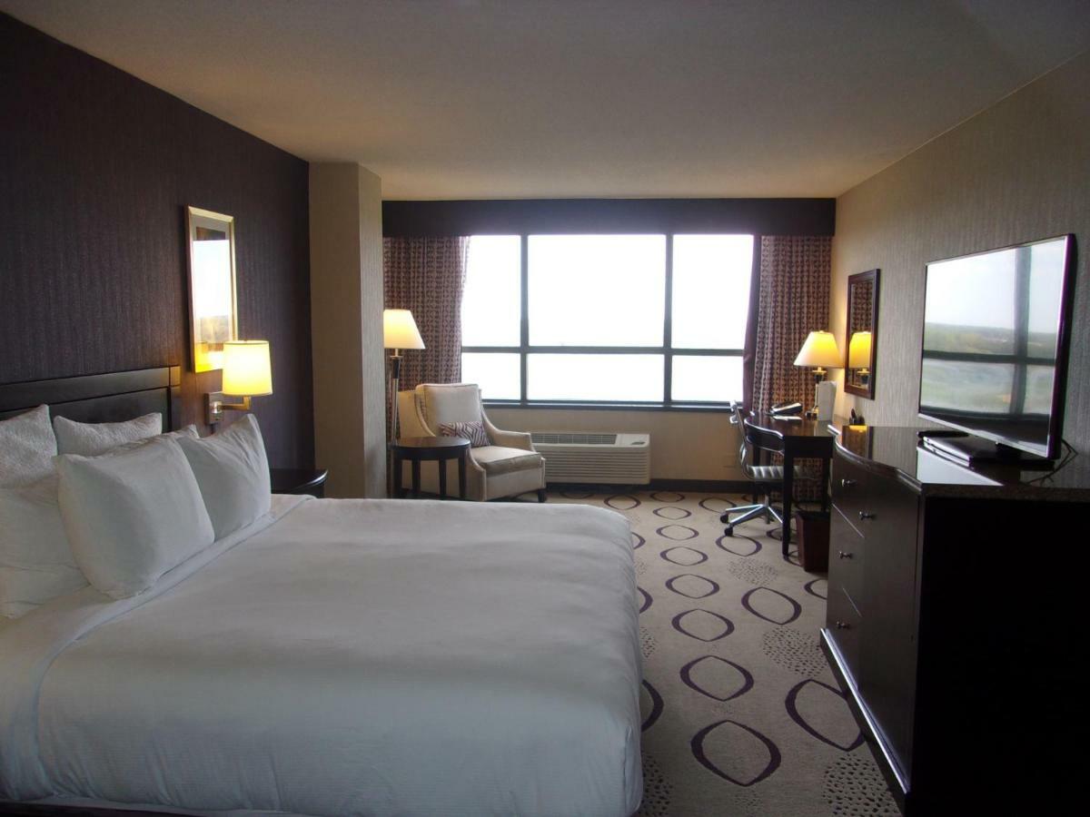 Brooklyn Center Hotel & Conference Center Extérieur photo
