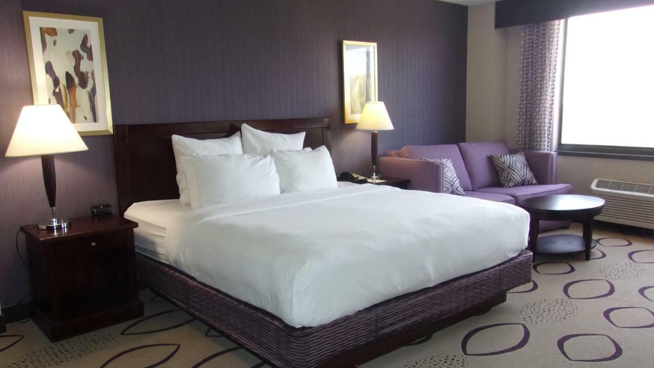 Brooklyn Center Hotel & Conference Center Extérieur photo