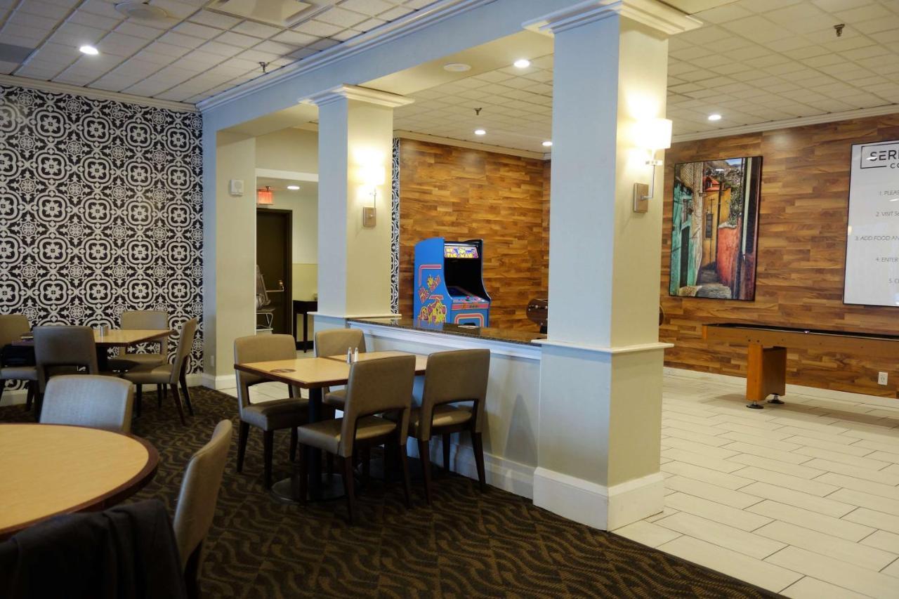 Brooklyn Center Hotel & Conference Center Extérieur photo